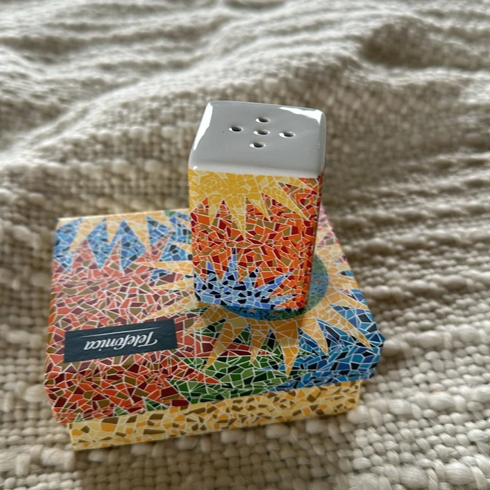 Salt and pepper shaker